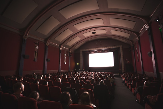 Method Acting vs. Classical Training: What Works Best on Screen